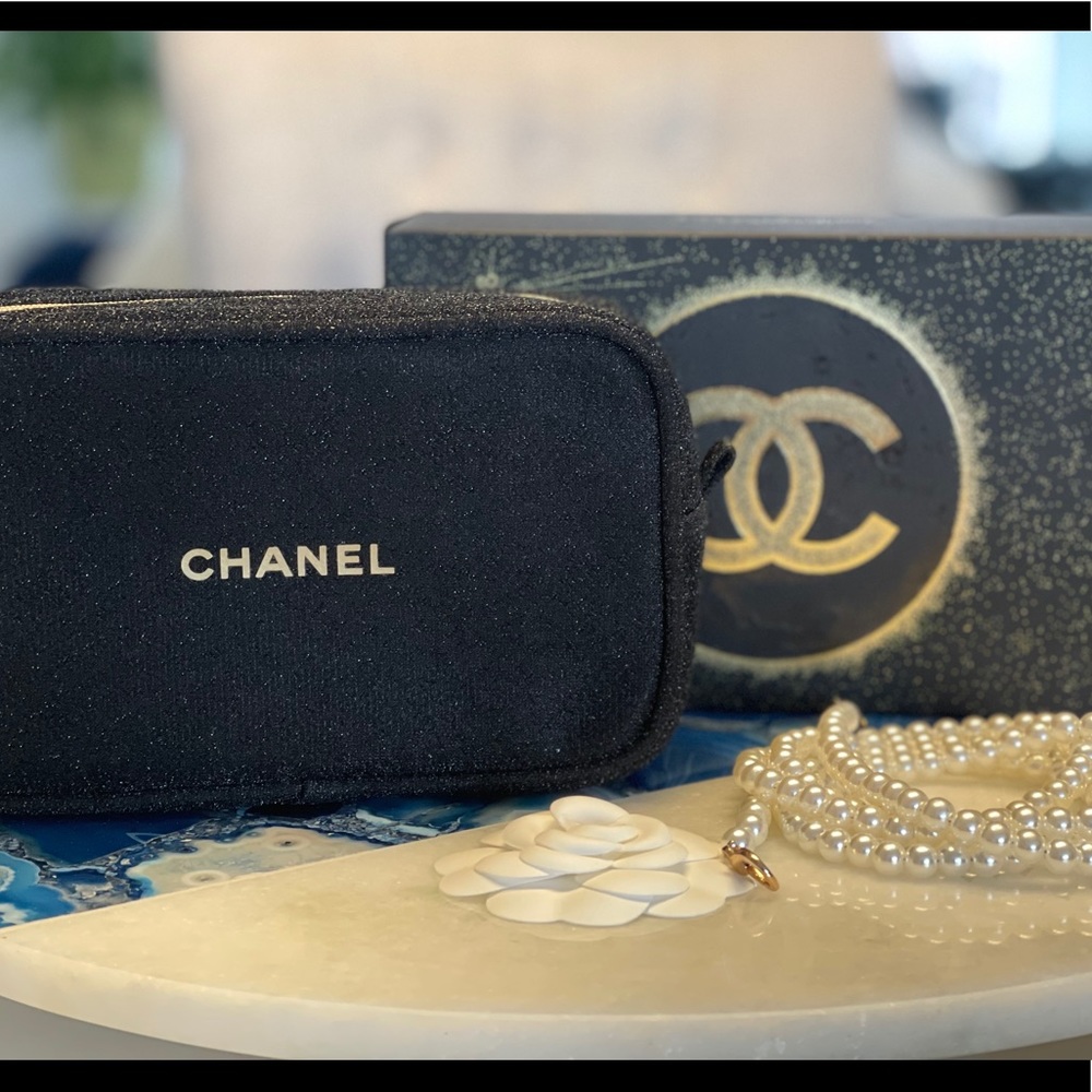 CHANEL Holiday Cosmetic Beauty Pouch (Pouch only)